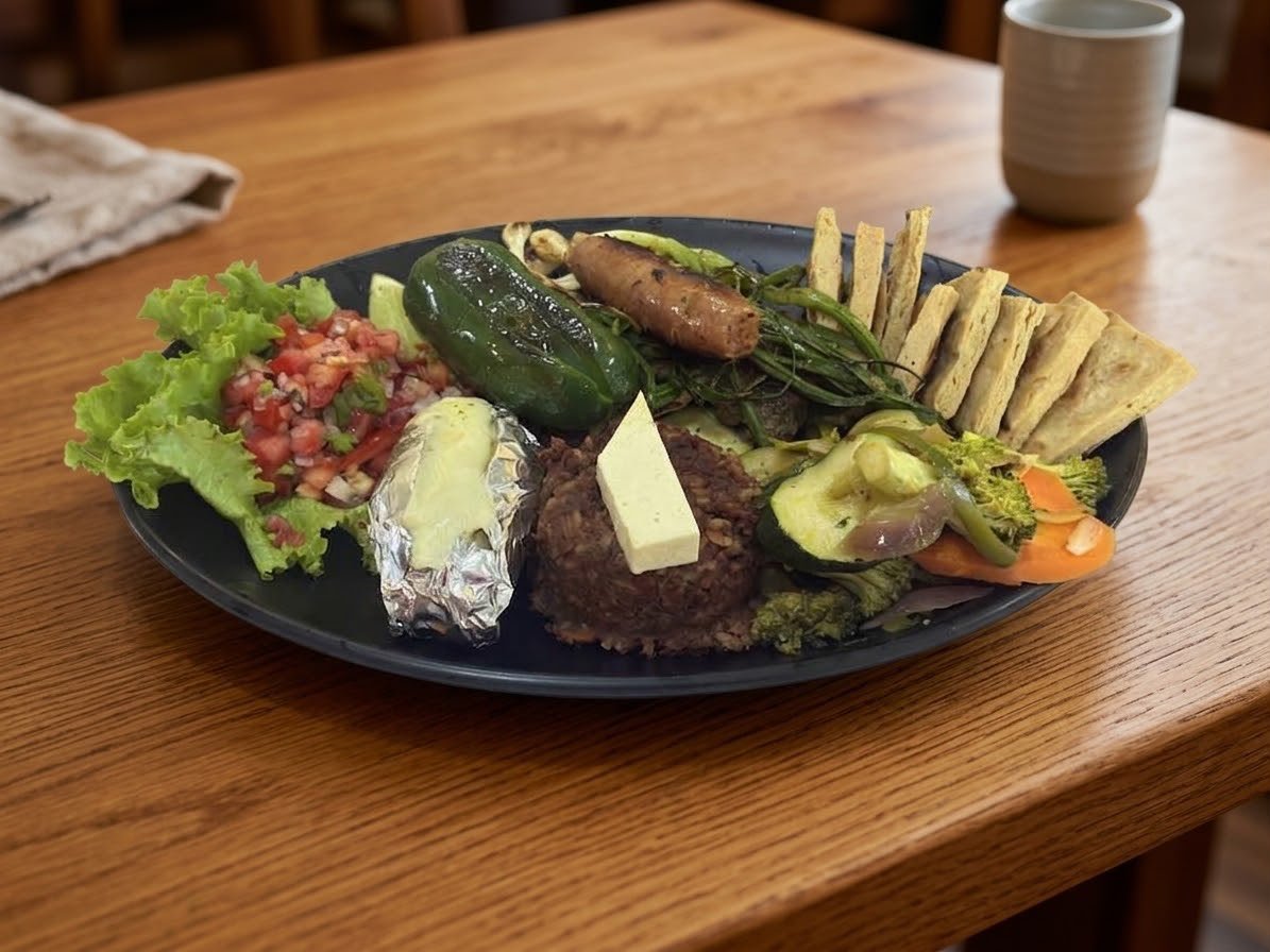 Churrasco Rancho Alegre con vegetales, chirimol y tortillas