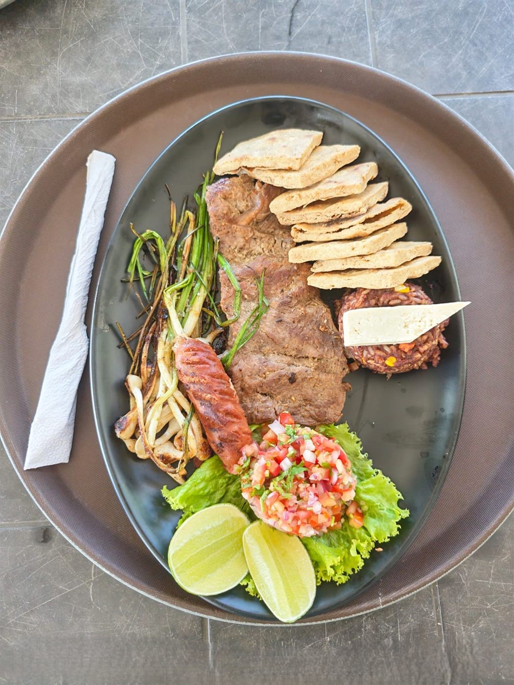 Carne boqueada con tortillas y chirimol